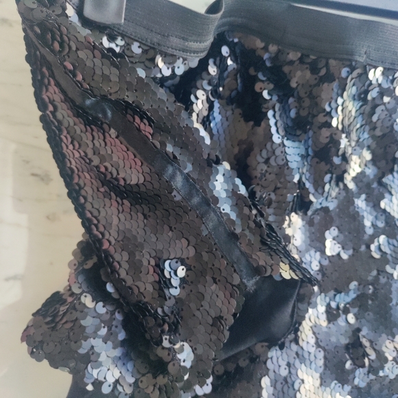 Zara Matte Sequins Black Shorts size M - Picture 3 of 3